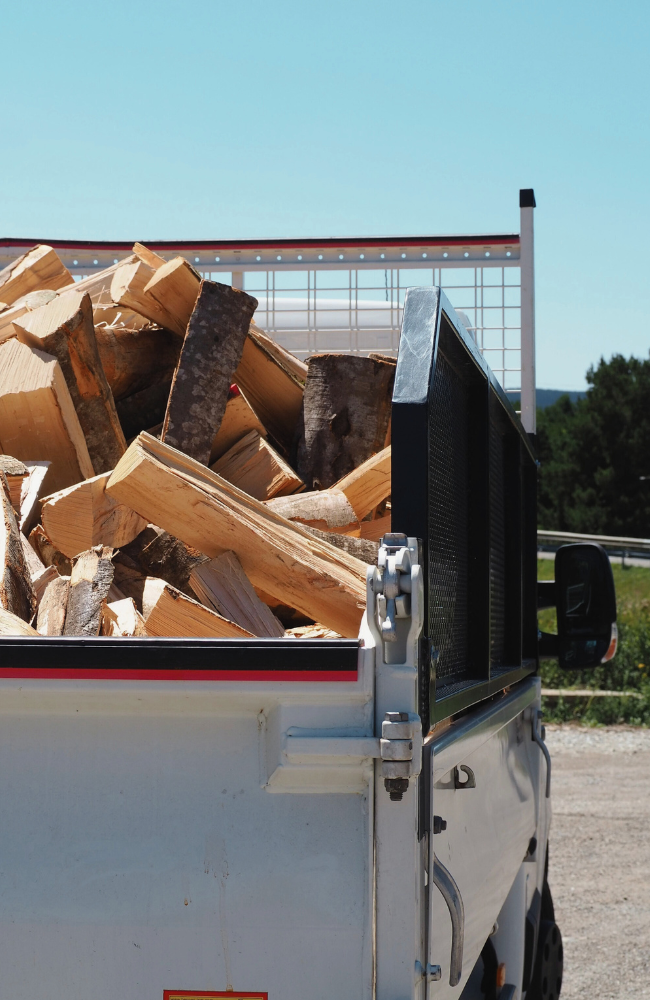 Gros plan sur le bois de chauffage Matemale.